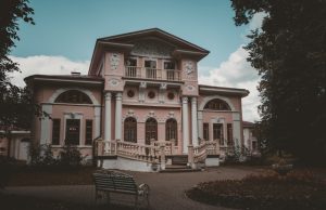 Astuces ingénieuses pour maximiser l’espace d’une petite maison sans effort